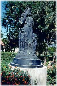 Photograph of St. Nicolas Statue